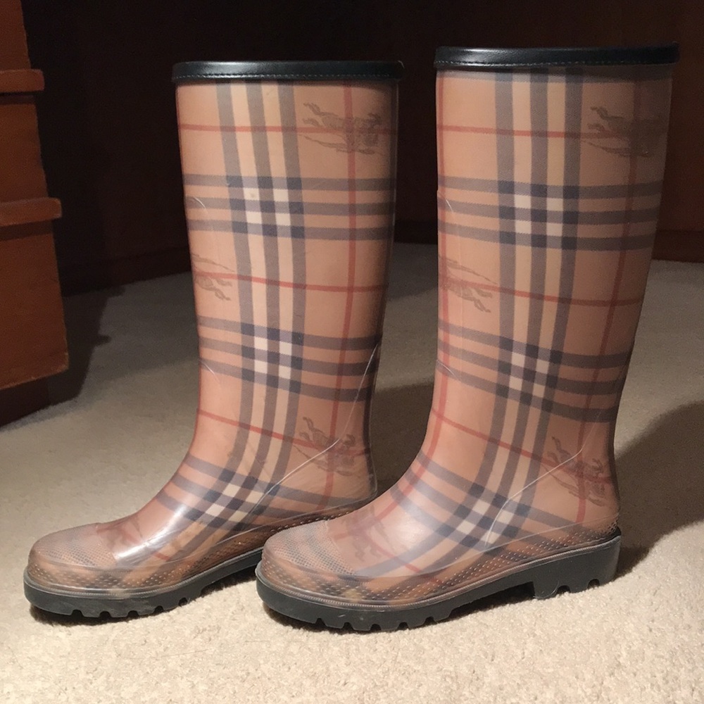 BURBERRY rain boots in excellent condition